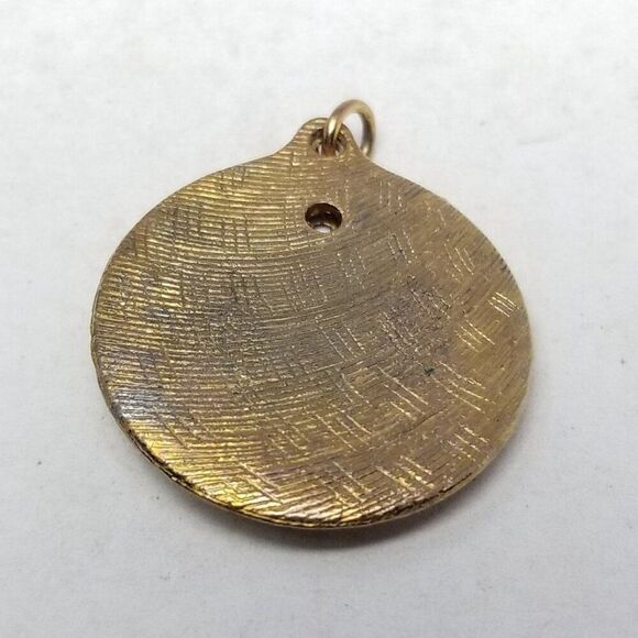 Vintage Photo Pendant or Charm, Round Tarnished Gold Tone, Original Photo - Picture 3 of 5